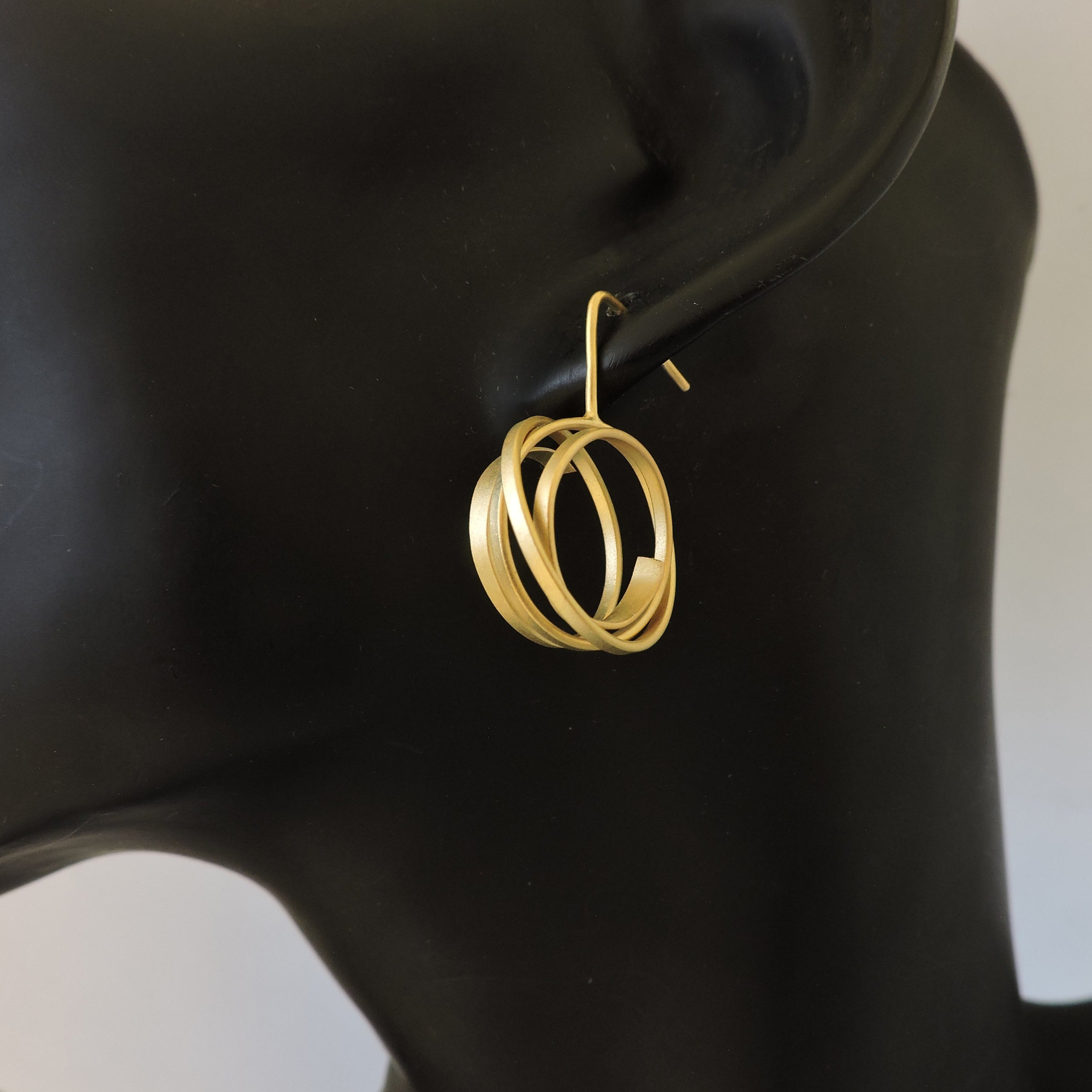 BouCharà - Pendientes de Plata chapada en Oro - Disponible en 3 tamaños