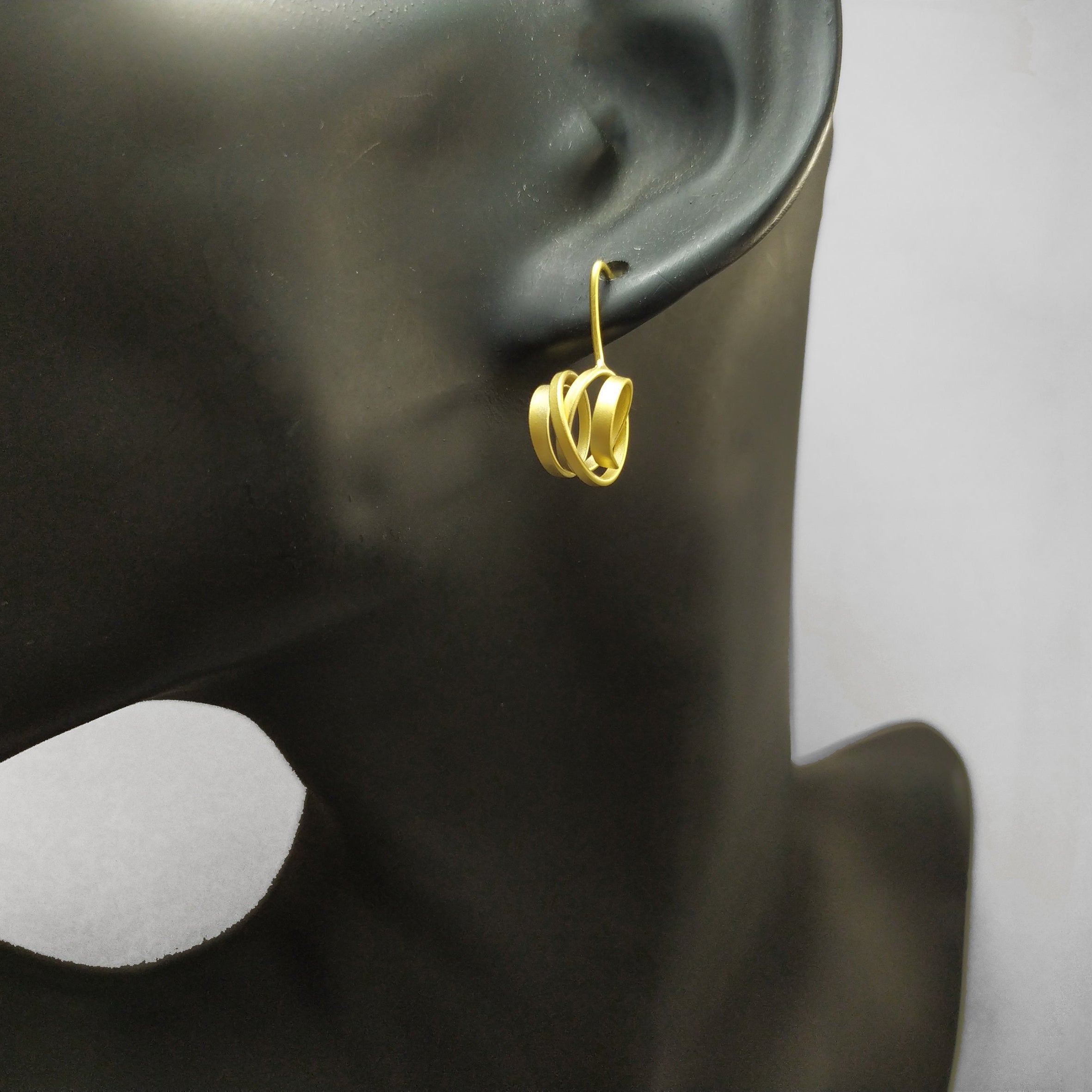 BouCharà - Pendientes de Plata chapada en Oro - Disponible en 3 tamaños