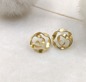 TWisT -  small earstuds in Sterling Silver or Sterling Silver 18 karat gold plating