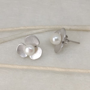 LoRe - Pendientes botón pequeño con perla cultivada en 2 acabados