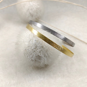 ImNos - Pulsera minimalista en plata rodiada o chapada en oro 18 quilates (P102)