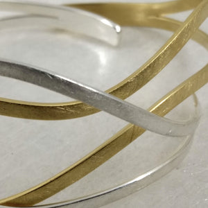 OnDaS - open wavy Sterling Silver bangle in 2 finishes