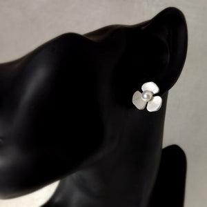 LoRe - Pendientes botón grande con perla cultivada en 2 acabados